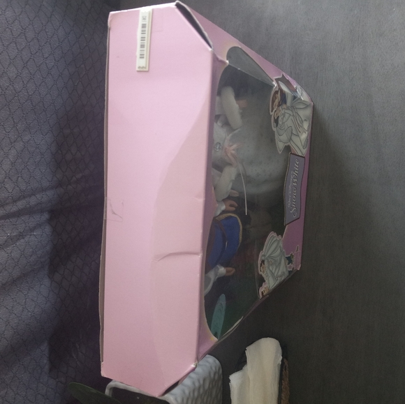 2005 Special Edition Walt Disney Snow White Wedding Doll Set - Picture 3 of 13